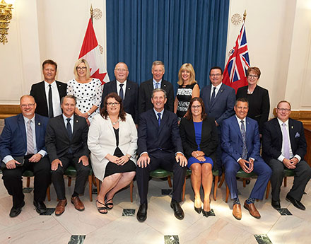 Le premier ministre, M. Brian Pallister, présente son nouveau Cabinet, le 1er août 2018.