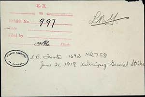 écriture manuscrite au dos de la photographie : Exhibit No. 997. L.B. Foote 1692 N2758. June 21, 1919. Winnipeg General Strike. Timbrée : Public Archives of Manitoba.
