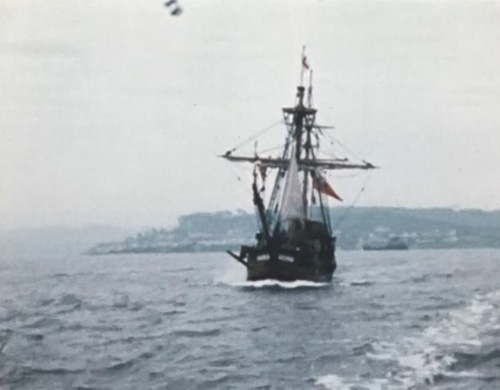 la rplique du bateau Nonsuch dans l'eau