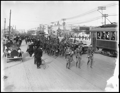 Soldiers on parade on Portage Ave, circa 1915