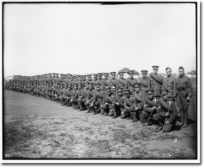 Sous-officiers et  autres militaires du rang d'un bataillon du Corps expéditionnaire canadien, 1914