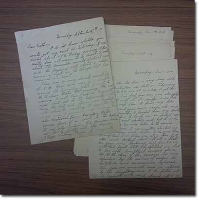 Photographie des lettres provenant du Frank Leathers fonds