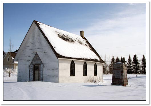 Église unie et cimetière d'Arnaud