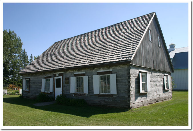 Maison mennonite à charpente pièce sur pièce Reimer