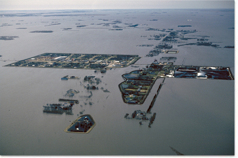Severe flooding in the Red River Valley near Rosenort, 1997. Reproduced with the permission of Natural Resources Canada 2012, courtesy of the Geological Survey of Canada (Photo 2000-116 by G.R. Brooks).