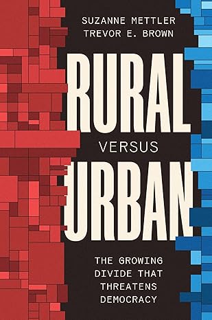 Couverture du livre &laquo; Rural versus Urban &raquo;. Le visuel pr�sente des formes cubiques �lanc�es, rouges � gauche et bleues � droite, �voquant des gratte-ciel fragment�s.