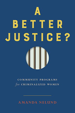 La couverture du livre � A Better Justice? � pr�sente un texte jaune en gros caract�res sur un fond bleu fonc�, avec une d�coupe circulaire au centre r�v�lant des barreaux de prison verticaux.