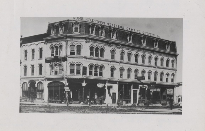 Photograph of the Seymour House hotel, c. 1903