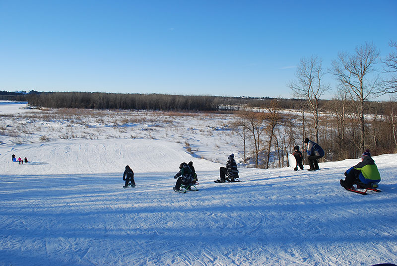 kids tobogganing